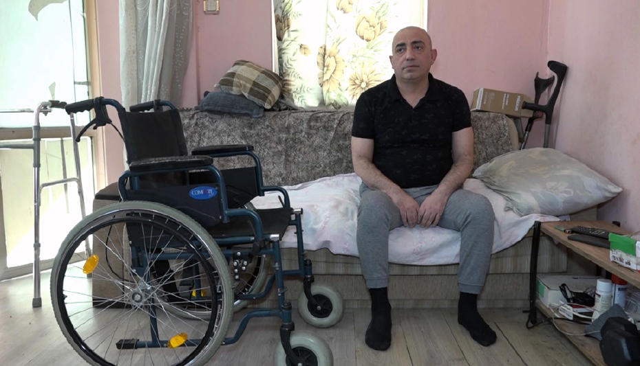 İşten dönünce koltukta uyuyakaldı, uyandığında felç kaldı