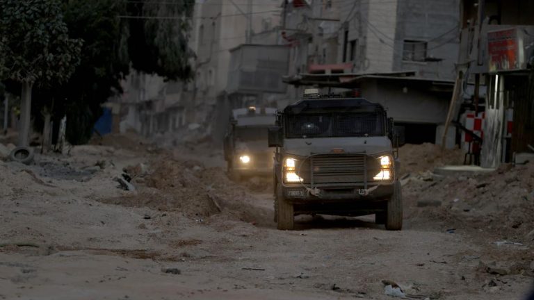 Filistin Kızılayı: İsrail ordusu Batı Şeria'nın Tulkerim kentindeki hastaneleri kuşattı