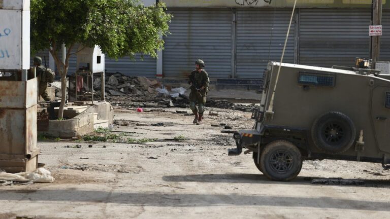 İsrail işgal askerlerinin Batı Şeria’nın Nablus kentine düzenlediği baskında 1 Filistinli hayatını kaybetti