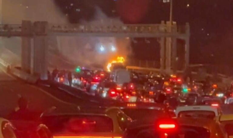 Şehitler Köprüsü’nde 15 Temmuz yangını – Son Dakika Türkiye Haberleri