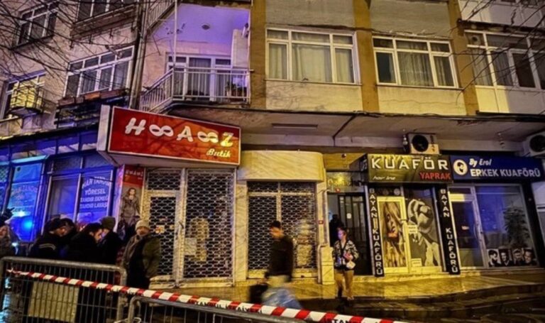 Üsküdar’daki destek duvarı yanda yatıyordu, iki bina boşaltıldı: son dakika Torrkiye Haberleri
