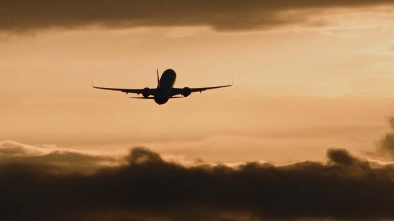 Hava yolu şirketleri, Tel Aviv uçuşlarını askıya alma kararını uzattı
