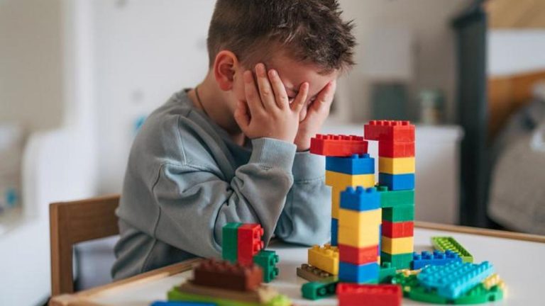 Hafif Otizm Belirtileri Nelerdir? Hafif Otizm Nasıl Anlaşılır, Tedavi Yöntemleri Nelerdir?