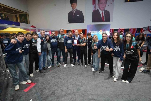 Ümraniye'deki robot yarışları büyük coşkuya sahne oldu 2