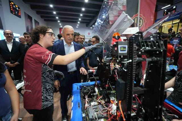 Ümraniye'deki robot yarışları büyük coşkuya sahne oldu 3